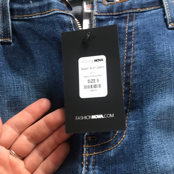 Fashion Nova Beach Bum Jeans - Picture 3 of 3